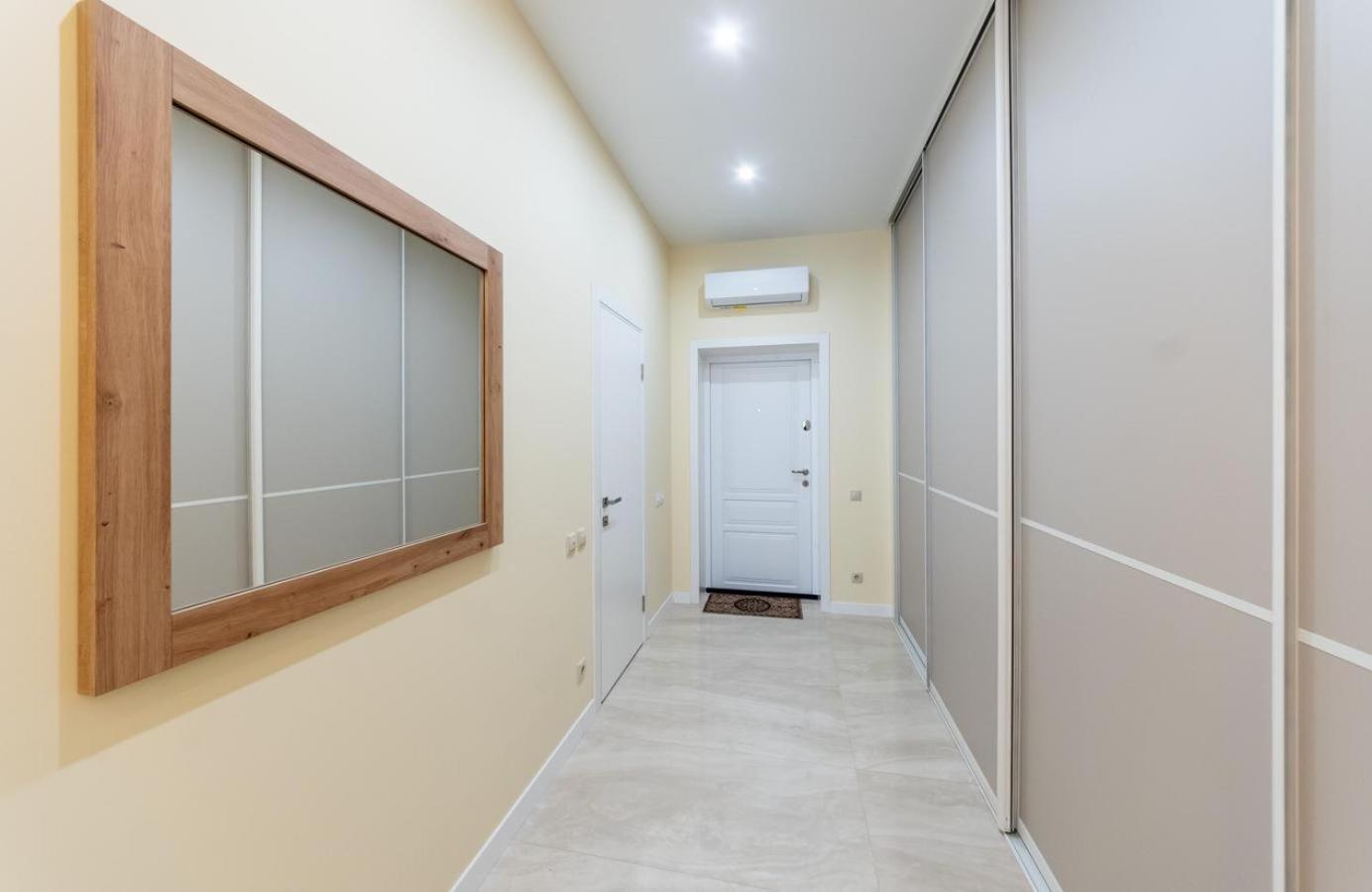 Apartment Comfort Near Minskaya Metro Station And Dreamtown Kyiv