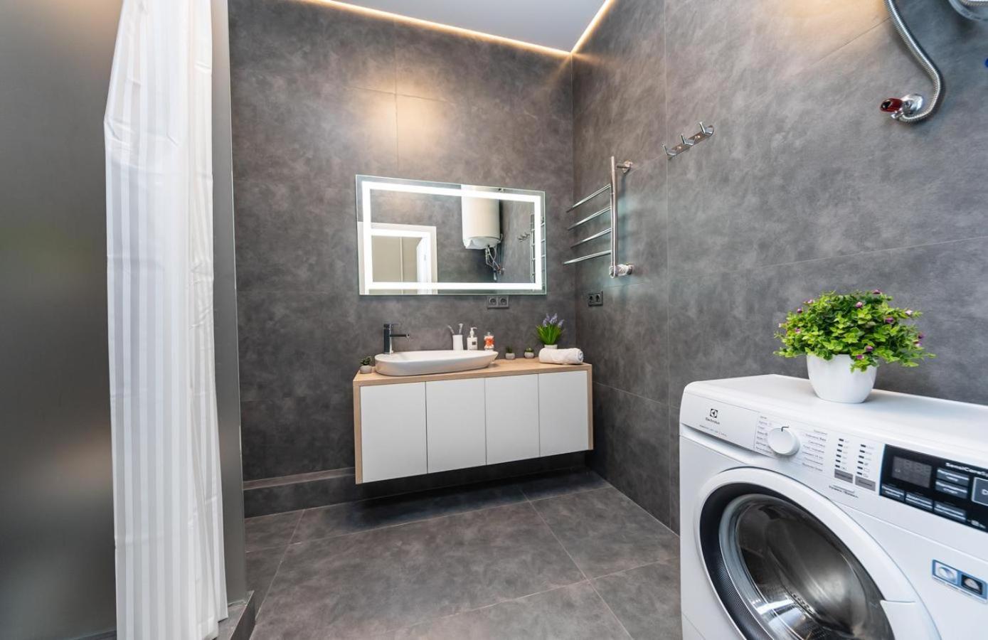 Comfort Near Minskaya Metro Station And Dreamtown Apartment *